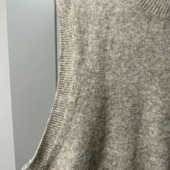 H&M sweater - Picture 3 of 3